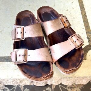 Birkenstock rose gold Arizona sandal. Used with some wear. Size 8/8.5